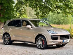 Gold Gebraucht 2015 Porsche Cayenne Turbo SUV | 59.990 € (Teuer)