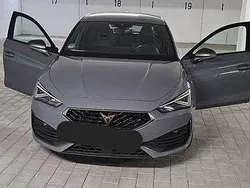 Grau Gebraucht 2024 Cupra Leon Limousine | 31.500 €