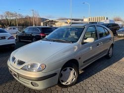 Silber Gebraucht 2000 Renault Mégane Authentique Limousine | 2.590 € (Fairer Preis)