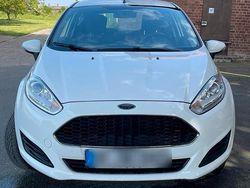 Weiß Gebraucht 2016 Ford Fiesta Kleinwagen | 4.500 €