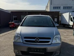 Grau Gebraucht 2004 Opel Meriva Cosmo Van / Kleinbus | 1.490 € (Guter Preis)