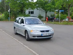 Silber Gebraucht 2001 Opel Vectra Kombi | 1.299 €