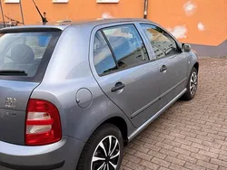 Blau Gebraucht 2003 Skoda Fabia Limousine | 2.600 € (Teuer)