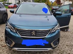 Grün Gebraucht 2018 Peugeot 5008 Allure Van / Kleinbus | 16.500 € (Teuer)