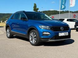 Ravennablau metallic schwarz Gebraucht 2018 VW T-Roc Style SUV | 17.990 € (Fairer Preis)
