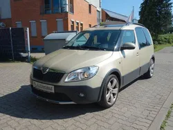 Beige Gebraucht 2012 Skoda Roomster Scout Plus Edition Kombi | 2.450 €