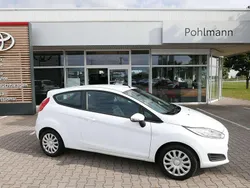 Weiß Gebraucht 2017 Ford Fiesta Trend Kleinwagen | 7.930 € (Etwas zu teuer)
