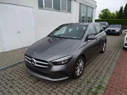 Grau Gebraucht 2020 Mercedes B180 Urban Van / Kleinbus | 18.490 € (Guter Preis)
