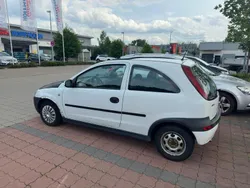 Weiß Gebraucht 2002 Opel Corsa Kleinwagen | 900 € (Guter Preis)