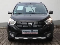 Schwarz Gebraucht 2017 Dacia Lodgy Celebration Van / Kleinbus | 8.990 € (Fairer Preis)