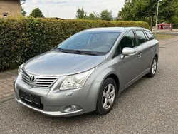 Grau Gebraucht 2011 Toyota Avensis Kombi | 3.999 € (Guter Preis)