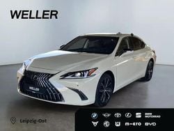 Graphitschwarz Gebraucht 2024 Lexus ES300 Limousine | 47.990 €