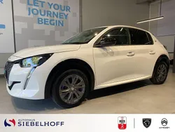 Weiß Gebraucht 2023 Peugeot e-208 Allure Kleinwagen | 19.490 € (Fairer Preis)