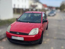 Rot Gebraucht 2004 Ford Fiesta Kleinwagen | 450 €