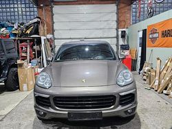 Braun Gebraucht 2015 Porsche Cayenne Turbo SUV | 27.900 €