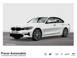 Weiß Gebraucht 2020 BMW 318 Sport Line Limousine | 26.870 € (Fairer Preis)