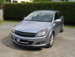 Grau metallic Gebraucht 2007 Opel Astra GTC Cosmo Coupé | 7.300 €