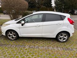 Weiß Gebraucht 2010 Ford Fiesta Titanium Limousine | 3.500 € (Fairer Preis)