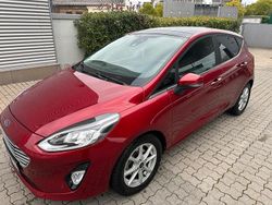 Rot Gebraucht 2017 Ford Fiesta Titanium Kleinwagen | 13.600 € (Etwas zu teuer)