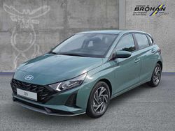 Grün (mangrove green) Neu 2025 Hyundai i20 Trend Limousine | 23.550 € (Fairer Preis)
