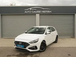 Weiß Gebraucht 2021 Hyundai i30 Select Limousine | 13.790 € (Guter Preis)