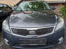 Grau Gebraucht 2010 Kia Ceed Sportswagon Kombi | 1.999 € (Superpreis)