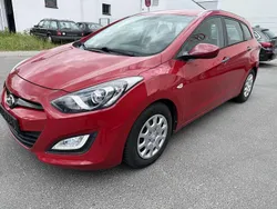 Cool red Gebraucht 2013 Hyundai i30 Classic Kombi | 5.299 € (Guter Preis)