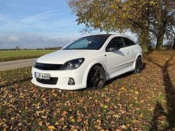 Weiß Gebraucht 2008 Opel Astra GTC Sport Limousine | 5.900 € (Etwas zu teuer)