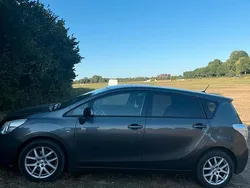 Silber Gebraucht 2012 Toyota Verso Van / Kleinbus | 7.999 €