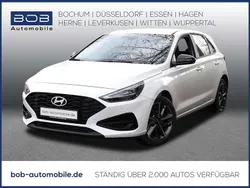 Serenity white (weiß) Gebraucht 2024 Hyundai i30 Advantage Limousine | 23.888 € (Guter Preis)