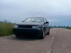 Schwarz Gebraucht 2002 VW Golf IV Kleinwagen | 1.000 € (Guter Preis)