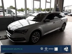 Brilliantsilber metallic Gebraucht 2023 Skoda Superb Style Kombi | 31.899 € (Guter Preis)