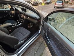 Silber Gebraucht 2001 Mercedes C200 Coupé | 2.000 €