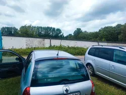 Silber Gebraucht 2005 Renault Clio II Kleinwagen | 2.000 €
