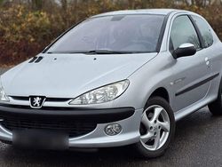 Silber Gebraucht 2002 Peugeot 206 Quiksilver Kleinwagen | 1.290 €