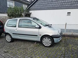 Grau Gebraucht 2003 Renault Twingo Kleinwagen | 1.050 € (Fairer Preis)