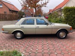 Grün Gebraucht 1981 Mercedes E280 Limousine | 13.000 €