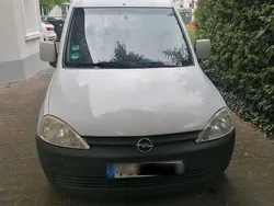 Weiß Gebraucht 2010 Opel Combo Van / Kleinbus | 2.900 € (Guter Preis)