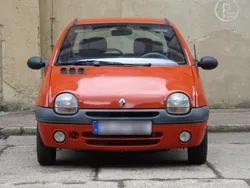 Orange Gebraucht 2000 Renault Twingo Kleinwagen | 1.950 €