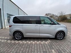 Grau Gebraucht 2023 VW Multivan Style Van | 44.420 € (Guter Preis)