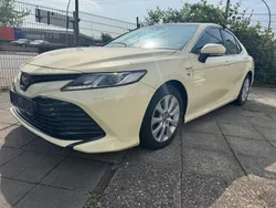 Weiß Gebraucht 2020 Toyota Camry Hybrid Business Edition Limousine | 15.900 €