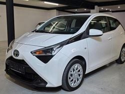 Weiß Gebraucht 2021 Toyota Aygo X-play Kleinwagen | 9.499 € (Guter Preis)
