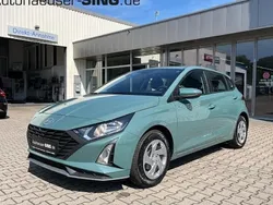 Grün Neu 2025 Hyundai i20 Select Limousine | 16.790 € (Superpreis)