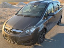 Grau Gebraucht 2010 Opel Zafira Edition Van / Kleinbus | 3.950 € (Fairer Preis)