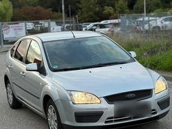 Silber Gebraucht 2006 Ford Focus Limousine | 1.799 €