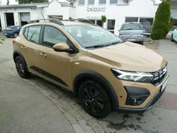 Beige ochre Neu 2024 Dacia Sandero Expression Kleinwagen | 19.480 € (Fairer Preis)