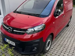 Rot Gebraucht 2022 Opel Vivaro-e Combi Van | 21.990 €