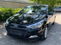 Schwarz Gebraucht 2017 Hyundai i20 Trend Limousine | 11.800 € (Fairer Preis)