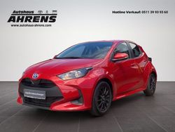 Karminarot metallic (metallic) Gebraucht 2022 Toyota Yaris Hybrid Comfort Kleinwagen | 21.980 € (Etwas zu teuer)
