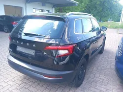 Magic black metallic magic black metallic Gebraucht 2021 Skoda Karoq Style SUV | 22.529 € (Fairer Preis)